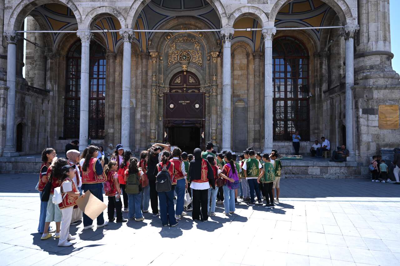 Şehrin Kalbinde Yolculuk başladı! 3 bin çocuk Konya'yı adım adım keşfetti 10